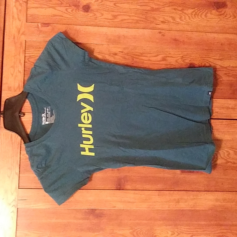 GUC Hurley T-shirt.    B12